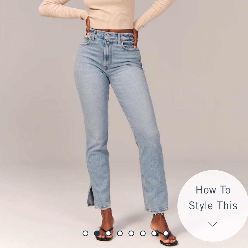 Abercrombie 
Curve Love 90s Ultra High Rise Straight Jeans Light Wash